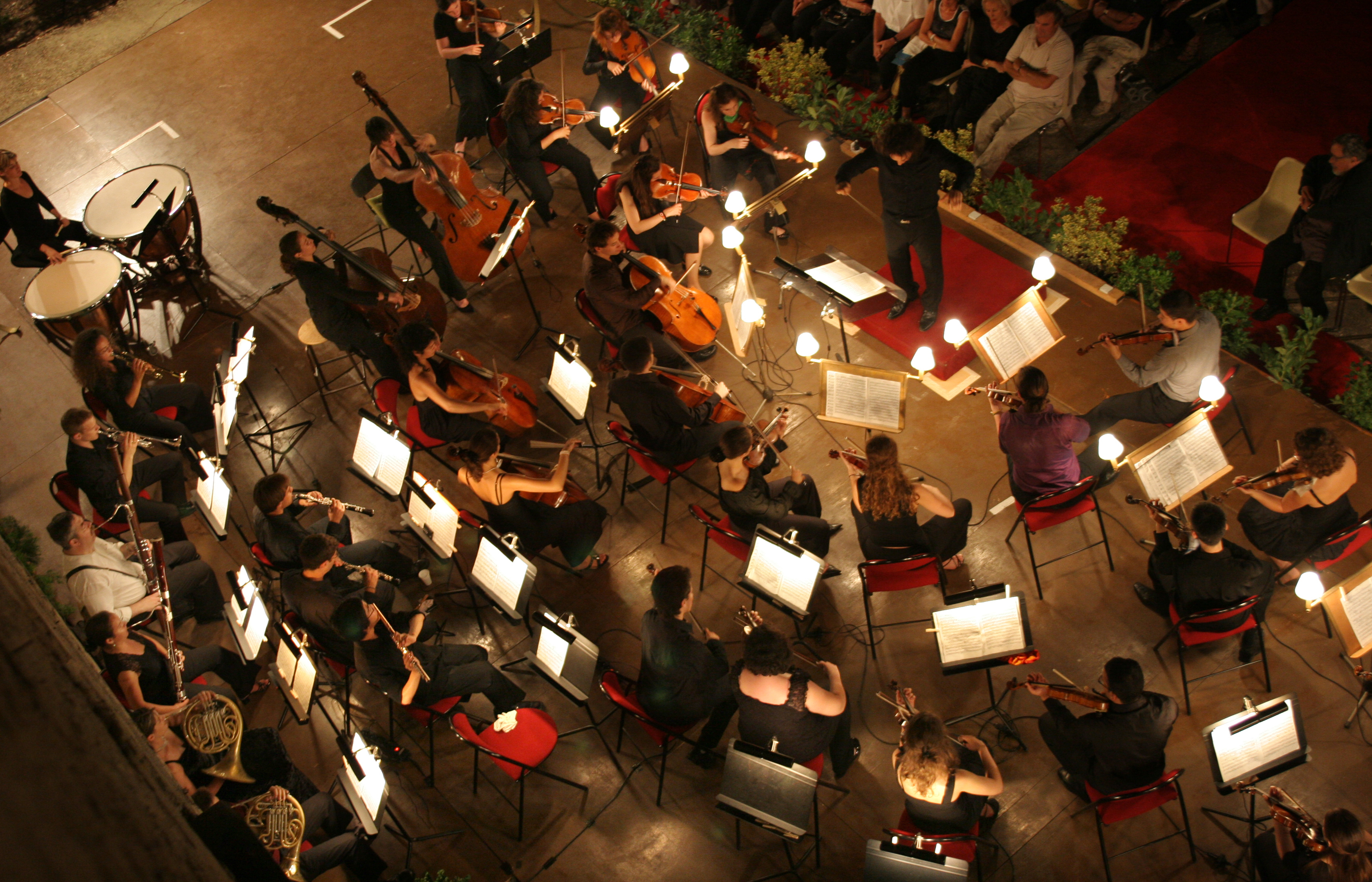 SCENE CLOITRE ORCHESTRE photo02 - © Elian Bachini.JPG